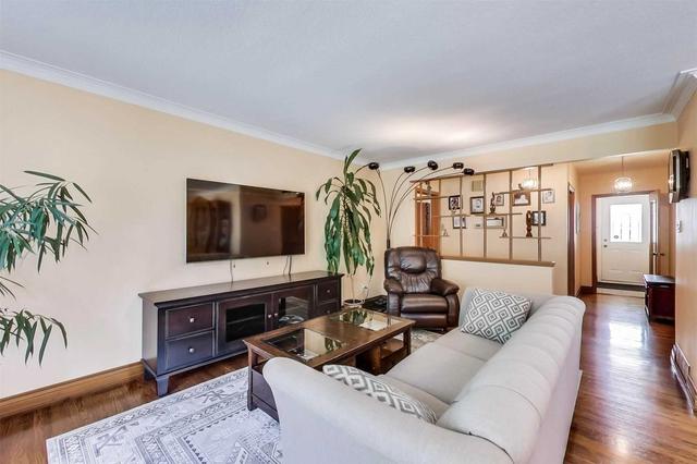 81 Decarie Circ, House detached with 3 bedrooms, 3 bathrooms and 6 parking in Toronto ON | Image 38