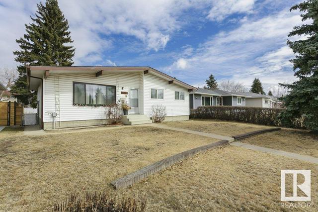 11440 38 Av Nw, House detached with 4 bedrooms, 2 bathrooms and null parking in Edmonton AB | Image 2