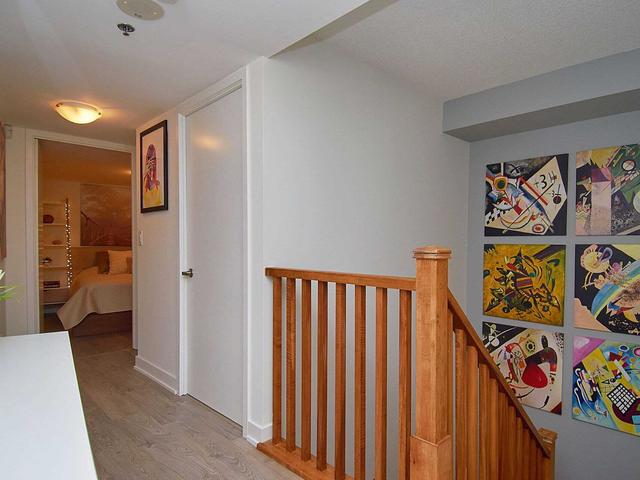 th5 - 11 Superior Ave, Townhouse with 2 bedrooms, 2 bathrooms and 1 parking in Toronto ON | Image 3