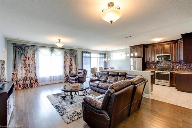 575 Bennett Crescent, House detached with 5 bedrooms, 3 bathrooms and 6 parking in Strathroy Caradoc ON | Image 8