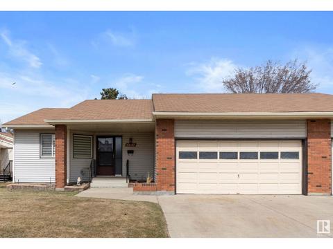 10640 153 Av Nw, House attached with 2 bedrooms, 1 bathrooms and 4 parking in Edmonton AB | Card Image