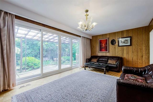 3 Donnalyn Dr, House detached with 4 bedrooms, 4 bathrooms and 4 parking in Toronto ON | Image 8