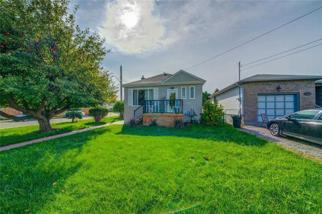 204 Glow Ave, House detached with 2 bedrooms, 2 bathrooms and 2 parking in Hamilton ON | Image 1