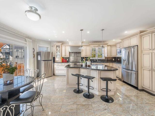 72 Westbourne Ave, House detached with 4 bedrooms, 5 bathrooms and 6 parking in Toronto ON | Image 2