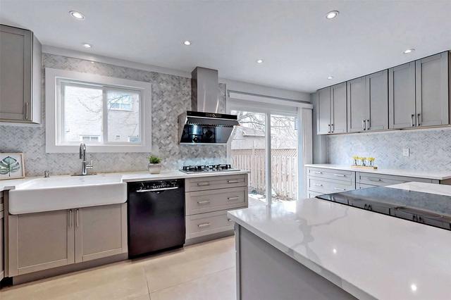 257 Woodhall Rd, House detached with 4 bedrooms, 4 bathrooms and 4 parking in Markham ON | Image 4