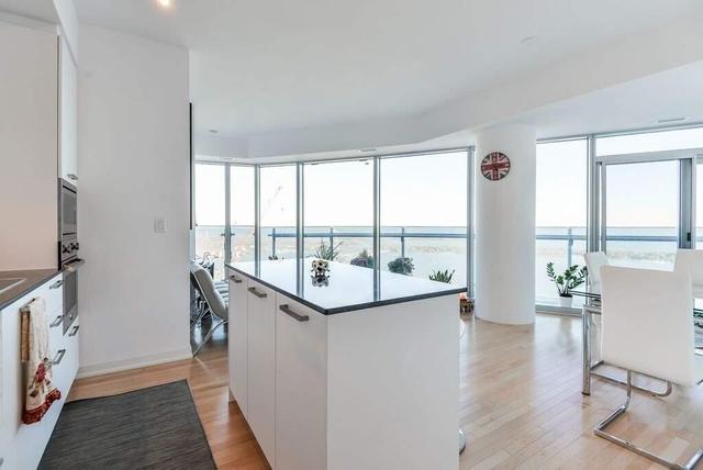 5602 - 12 York St, Condo with 2 bedrooms, 2 bathrooms and 1 parking in Toronto ON | Image 14