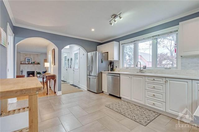 1624 Fisher Avenue, House detached with 3 bedrooms, 2 bathrooms and 4 parking in Ottawa ON | Image 4