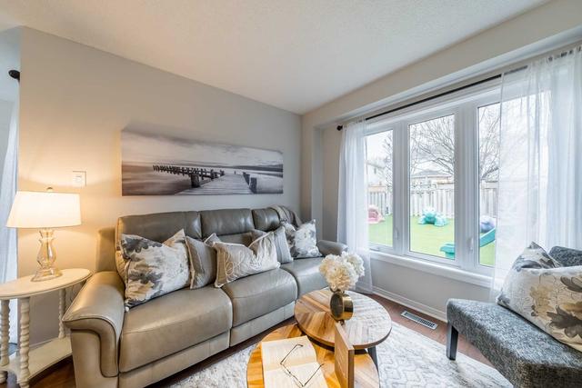 8 Teddington Cres, House detached with 4 bedrooms, 4 bathrooms and 3 parking in Whitby ON | Image 9