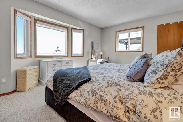 6510 50 Av, House detached with 4 bedrooms, 3 bathrooms and null parking in Val Quentin AB | Image 30