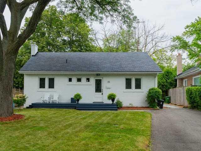 44 Overton Cres, House detached with 3 bedrooms, 2 bathrooms and 3 parking in Toronto ON | Image 1