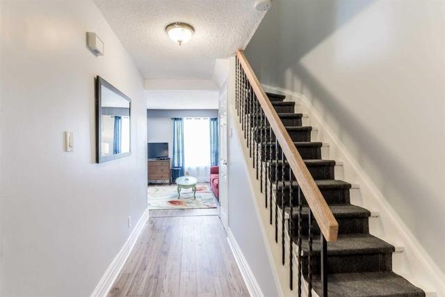 20 Moregate Cres, Townhouse with 3 bedrooms, 2 bathrooms and 1 parking in Brampton ON | Image 12
