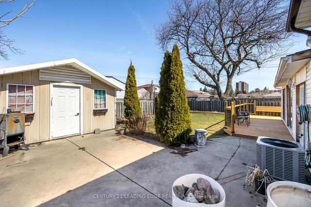 38 Wheatsheaf Cres, House detached with 3 bedrooms, 2 bathrooms and 7 parking in Toronto ON | Image 27