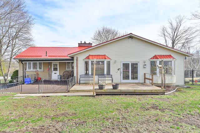 1094 Highway 2 Rd, House detached with 3 bedrooms, 3 bathrooms and 14 parking in Kingston ON | Image 15