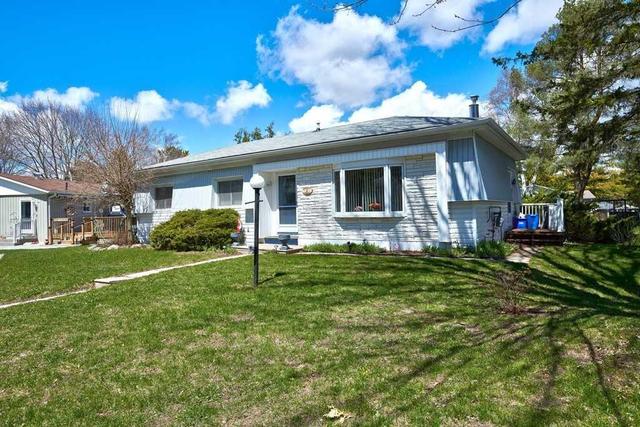 2 Sunset Dr, House detached with 2 bedrooms, 2 bathrooms and 2 parking in Innisfil ON | Image 1