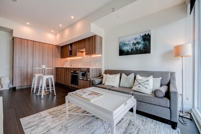 1210 - 19 Bathurst St, Condo with 1 bedrooms, 1 bathrooms and 0 parking in Toronto ON | Image 2