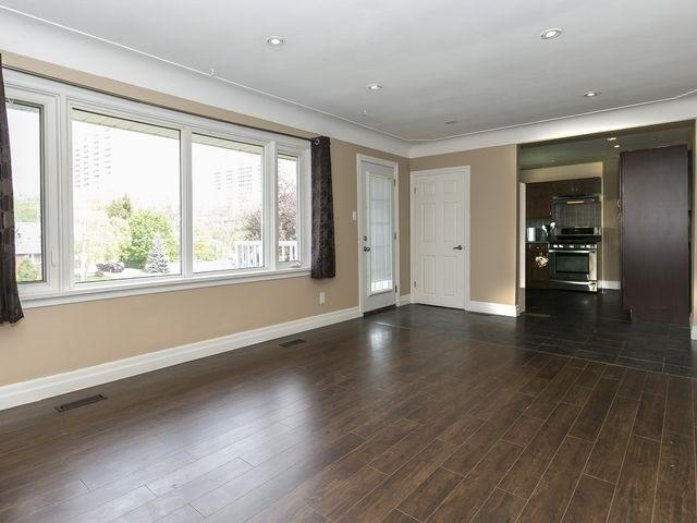 62 Lake Ave N, House detached with 2 bedrooms, 2 bathrooms and 8 parking in Hamilton ON | Image 6