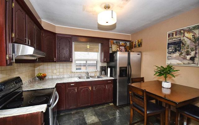 26 Compton Dr, House detached with 3 bedrooms, 2 bathrooms and 5 parking in Toronto ON | Image 7