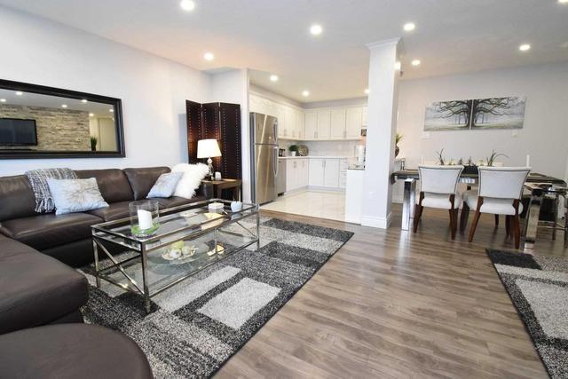1204 - 301 Frances Ave, Condo with 3 bedrooms, 2 bathrooms and 1 parking in Hamilton ON | Image 7