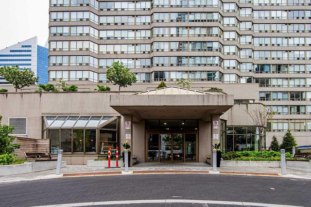 1611 - 30 Greenfield Ave, Condo with 2 bedrooms, 3 bathrooms and 1 parking in Toronto ON | Image 12