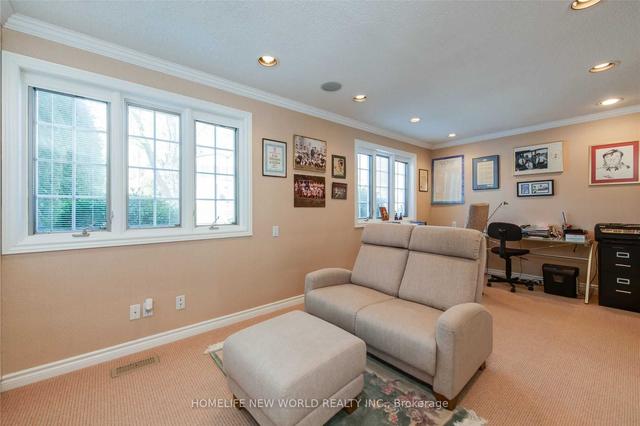 18 Olsen Dr, House detached with 5 bedrooms, 3 bathrooms and 6 parking in Toronto ON | Image 3