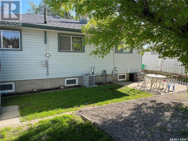200 Conlin Drive, House detached with 5 bedrooms, 2 bathrooms and null parking in Swift Current SK | Image 2