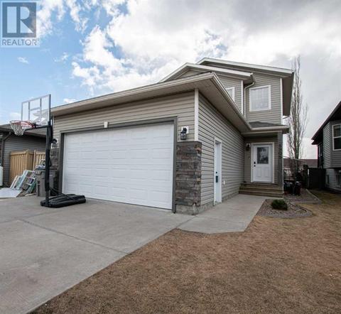 8905 71 Avenue, House detached with 4 bedrooms, 3 bathrooms and 4 parking in Grande Prairie AB | Card Image