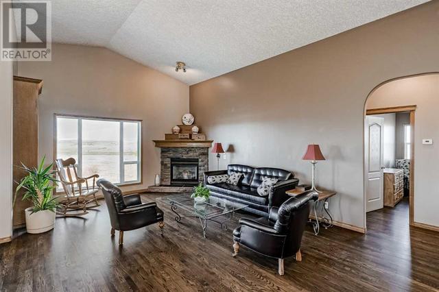 418001 Highway 783, House detached with 3 bedrooms, 2 bathrooms and null parking in Foothills County AB | Image 4