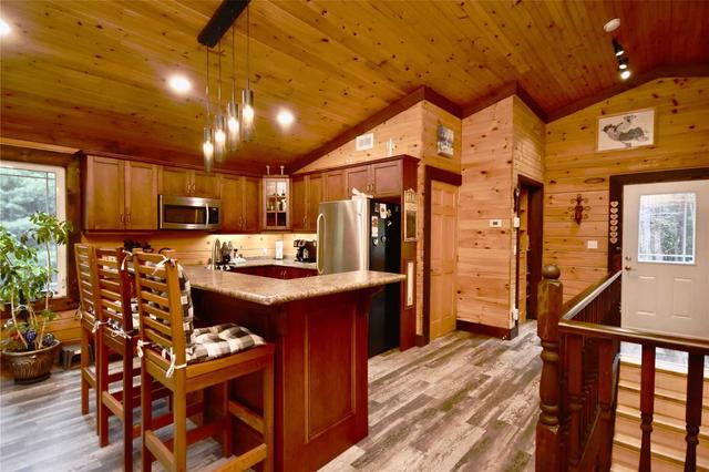 1202 Vankoughnet Rd, House detached with 2 bedrooms, 2 bathrooms and 10 parking in Bracebridge ON | Image 9