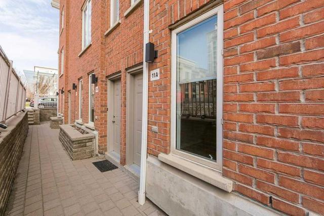11A Crawford St, Townhouse with 3 bedrooms, 3 bathrooms and 1 parking in Toronto ON | Image 3