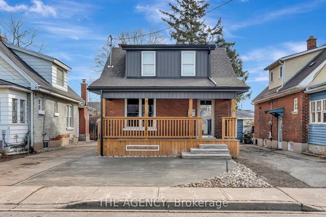23 Morrell St, House detached with 2 bedrooms, 2 bathrooms and 4 parking in Brantford ON | Image 1