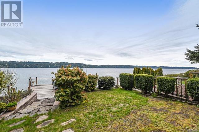 7602 Ships Point Rd, House detached with 3 bedrooms, 3 bathrooms and 6 parking in Comox Valley A BC | Image 13
