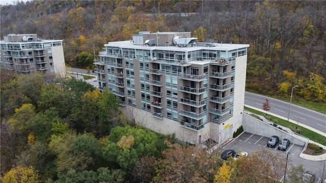 206 - 455 Charlton Avenue E, Condo with 2 bedrooms, 2 bathrooms and null parking in Hamilton ON | Image 2