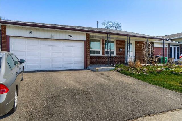 19 Horne Dr, House detached with 3 bedrooms, 3 bathrooms and 5 parking in Brampton ON | Image 32