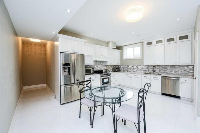 6 Forestview Crt, House detached with 7 bedrooms, 11 bathrooms and 26 parking in Brampton ON | Image 13