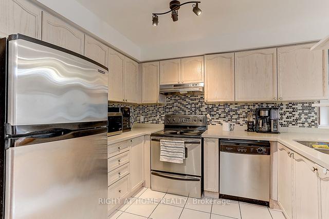 16 Pat Brooks Terr, Townhouse with 3 bedrooms, 4 bathrooms and 2 parking in Toronto ON | Image 9