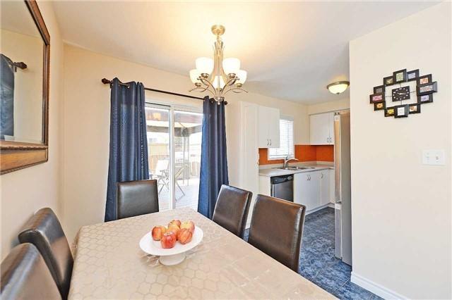 113 Saddletree Tr, House semidetached with 3 bedrooms, 3 bathrooms and 3 parking in Brampton ON | Image 7