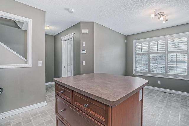 80 Crystal Shores Cove, Home with 3 bedrooms, 2 bathrooms and 2 parking in Calgary AB | Image 12