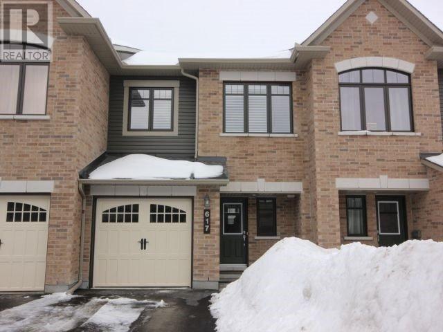 617 Petrichor Cres, House attached with 3 bedrooms, 4 bathrooms and 2 parking in Ottawa ON | Image 1