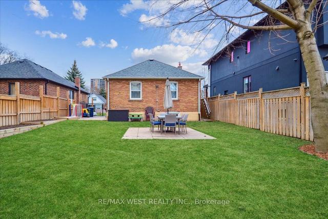 30 Monarchdale Ave, House detached with 2 bedrooms, 2 bathrooms and 3 parking in Toronto ON | Image 6