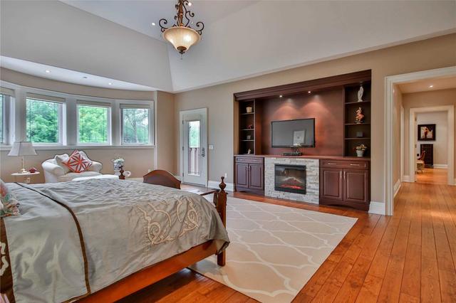 17 Frank Crt, House detached with 6 bedrooms, 8 bathrooms and 12 parking in Richmond Hill ON | Image 18