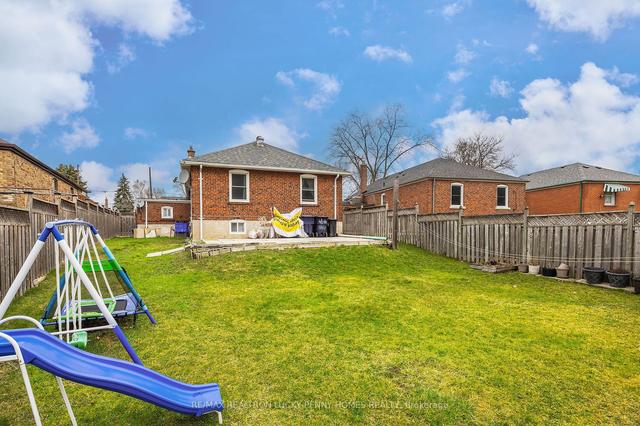 51 Wyndale Dr, House detached with 3 bedrooms, 2 bathrooms and 5 parking in Toronto ON | Image 15