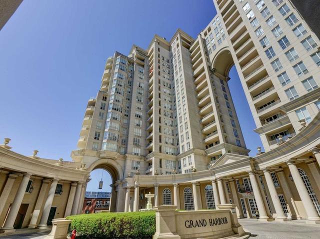 th102 - 2287 Lake Shore Blvd W, Townhouse with 2 bedrooms, 3 bathrooms and 2 parking in Toronto ON | Image 1