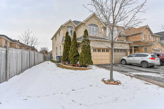 7114 Magistrate Terr, House semidetached with 3 bedrooms, 4 bathrooms and 4 parking in Mississauga ON | Image 1