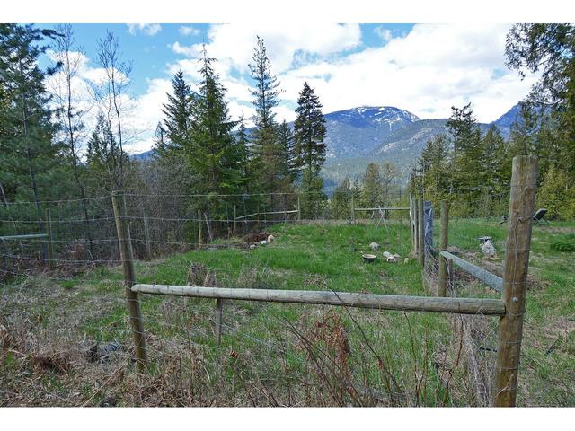 8907 Martens Road, House detached with 3 bedrooms, 2 bathrooms and null parking in Central Kootenay H BC | Image 39
