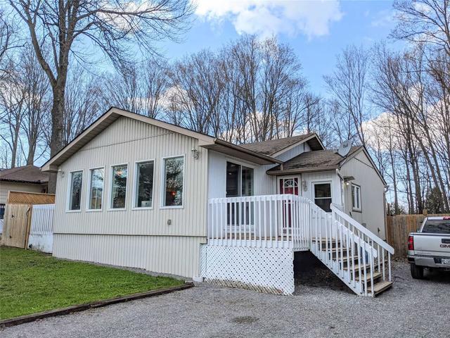 21 Pleasure St, House detached with 1 bedrooms, 1 bathrooms and 4 parking in Kawartha Lakes ON | Image 1