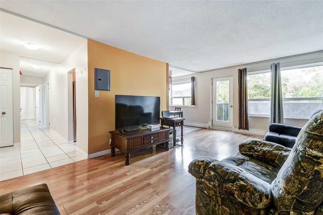 301 - 2411 New St, Condo with 2 bedrooms, 1 bathrooms and 1 parking in Burlington ON | Image 17