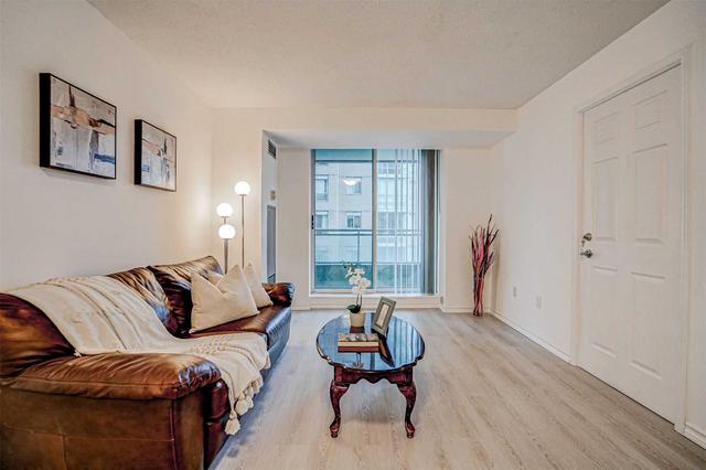 708 - 3 Pemberton Ave, Condo with 1 bedrooms, 1 bathrooms and 1 parking in Toronto ON | Image 3