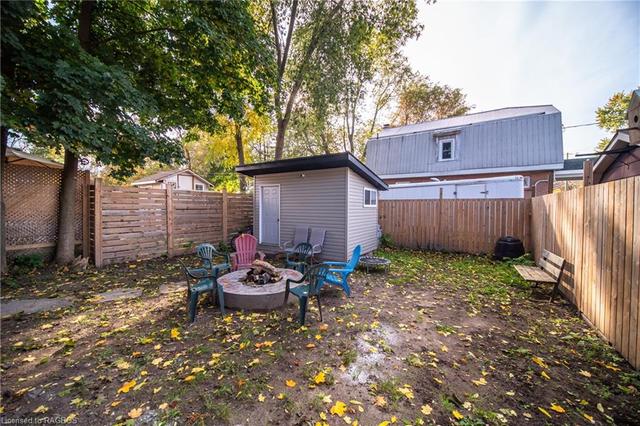 1194 3rd Avenue W, House detached with 3 bedrooms, 2 bathrooms and 1 parking in Owen Sound ON | Image 2