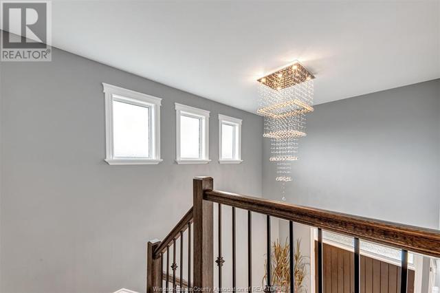 582 Chateau, House detached with 5 bedrooms, 4 bathrooms and null parking in Windsor ON | Image 3