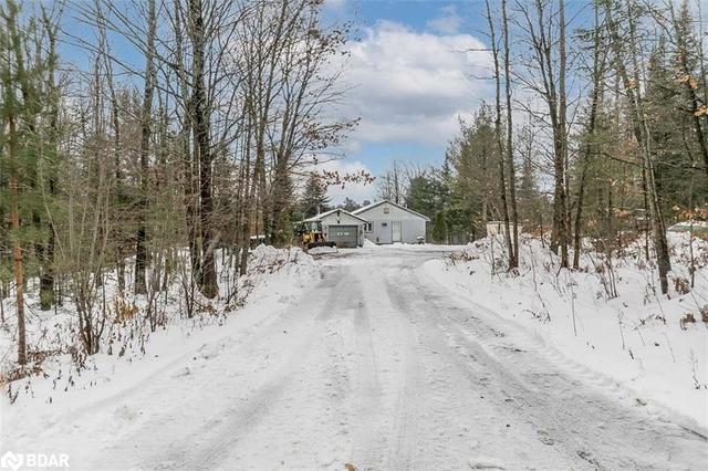 1206 Dickie Lake Road W, House detached with 2 bedrooms, 1 bathrooms and 12 parking in Lake of Bays ON | Image 2